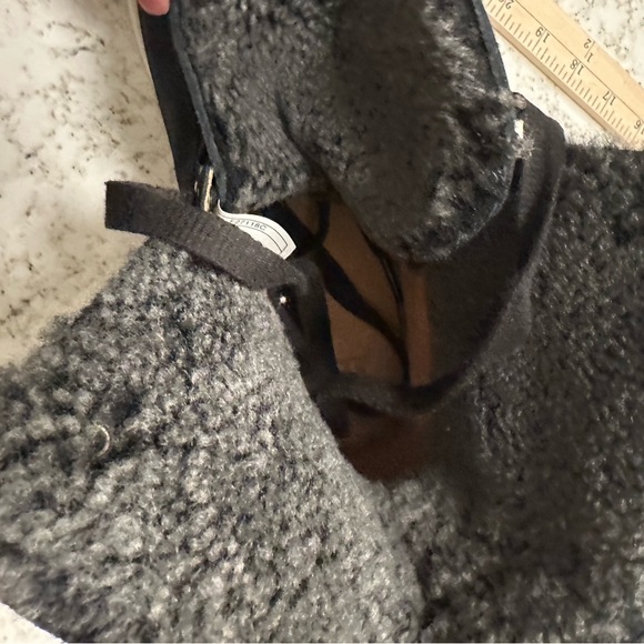 NWOT UGG Women's Black High-Top Sneakers with White Sole - Picture 4 of 9